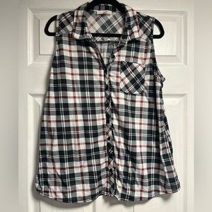 5/$20 Sleeveless button up top